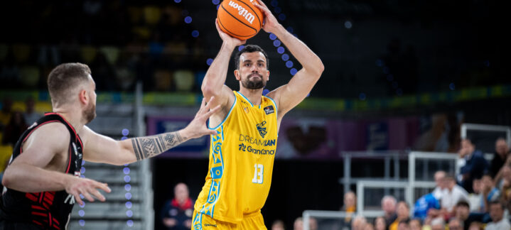 Imagen de Pierre Pelos en una acción de tiro.