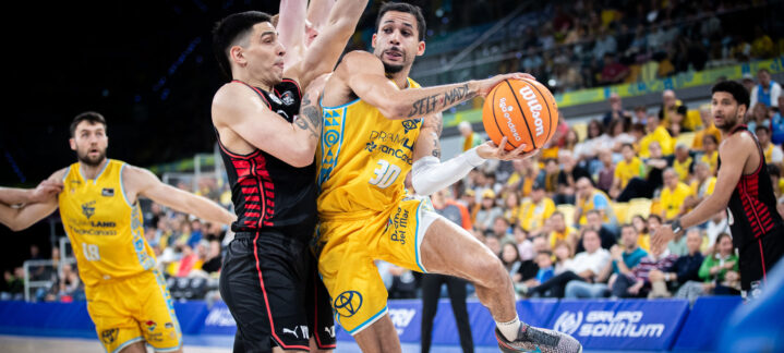 Imagen de Kassius Robertson en un ataque.