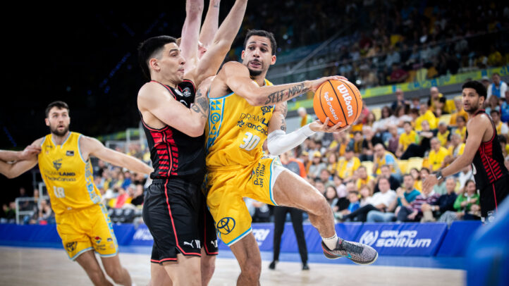 Imagen de Kassius Robertson en un ataque.