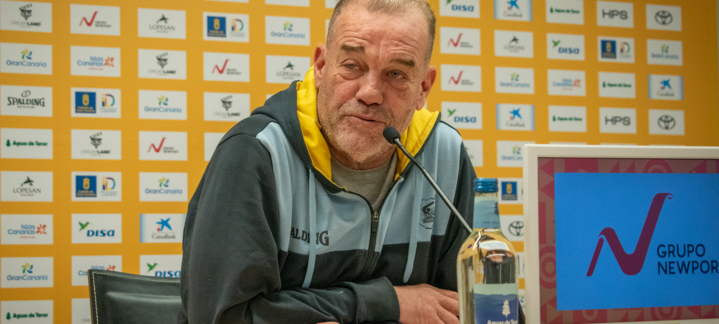 Imagen de Néstor García en rueda de prensa.