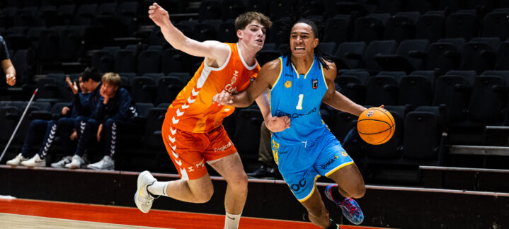 Lucas Maniema, con el Liga U ante Valencia Basket