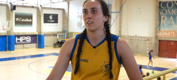 María García, jugadora del Gran Canaria ULPGC, concede una entrevista al club.