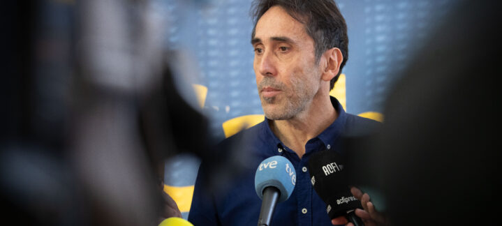 Willy Villar atiende a los medios