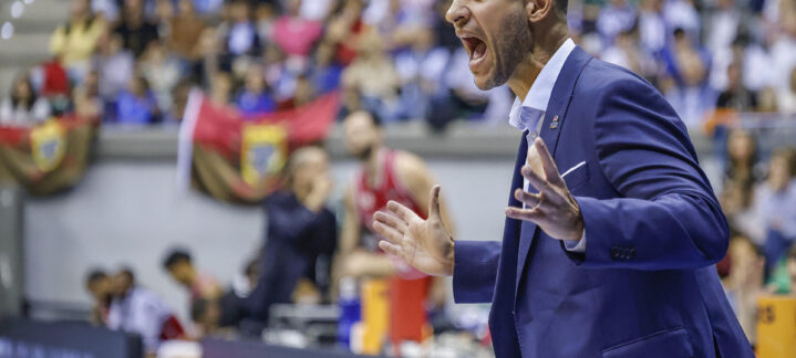 Savignani, dirigiendo