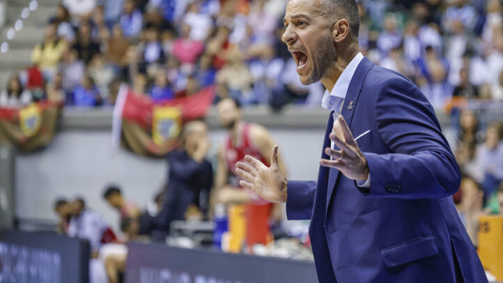 Savignani, dirigiendo