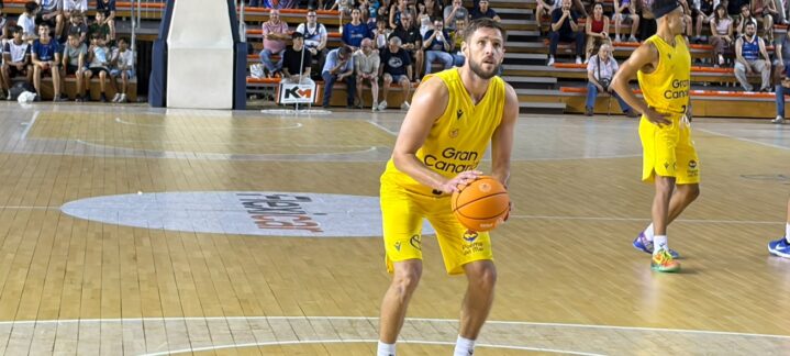 Gudmundsson, en el tiro libre en Fuenlabrada