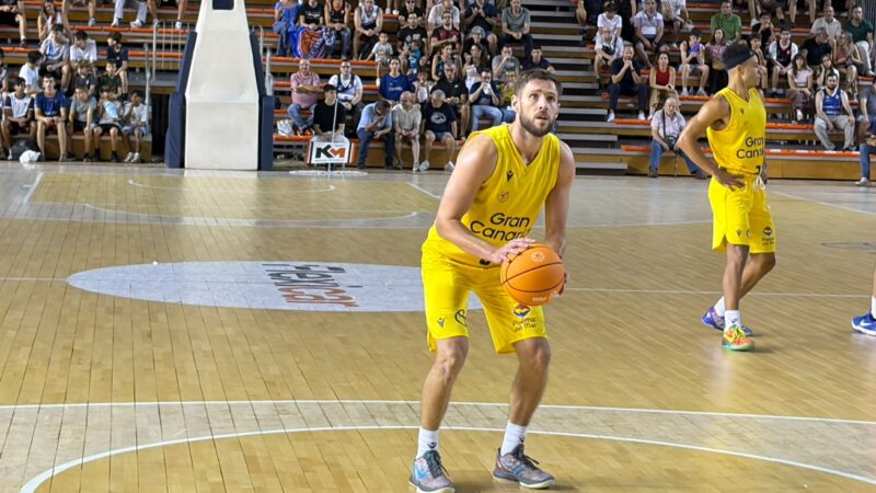 Gudmundsson, en el tiro libre en Fuenlabrada