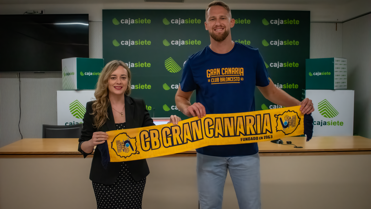 Luke Fischer, presentado junto a Cajasiete